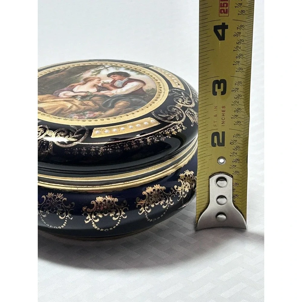 Czechoslovakia‎ Trinket Dish With Cover